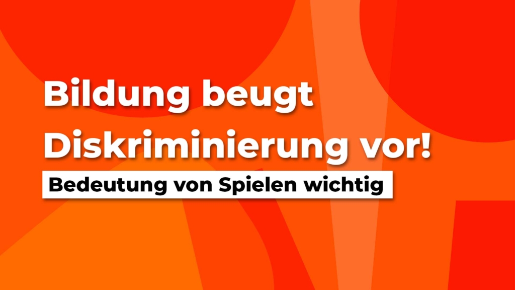 Auf der Grafik mit orangefarbgem Gintergrund strewht: Bildung beugt Diskriminierung vor - Bedeutung von Spielen wichtig